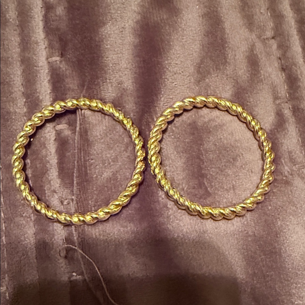 Elegant Gold and Silver authentic Balenciaga interlocking Hoop Earrings. - Picture 6 of 9